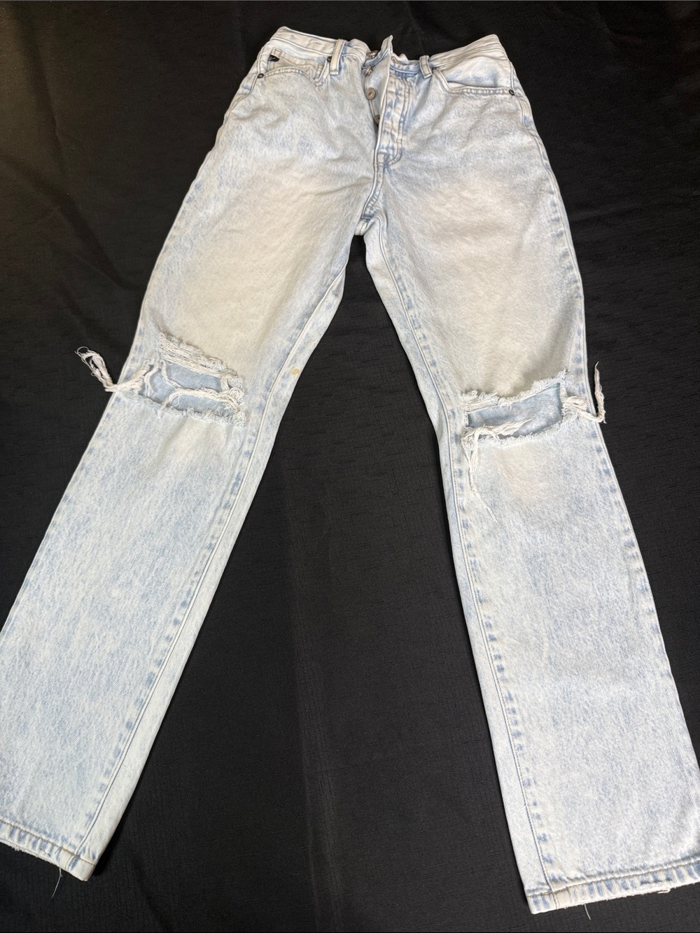 KanCan Light Wash Straight Leg Jeans with Knee Rips Size 1/24